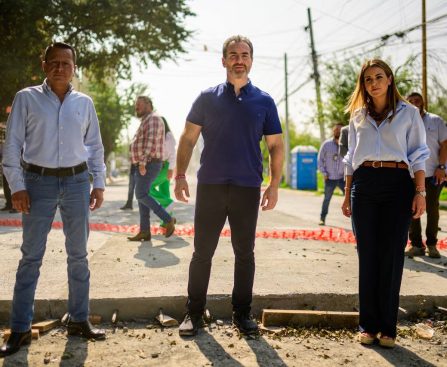 Adrián de la Garza en obras de Calle Filósofos. Monterrey