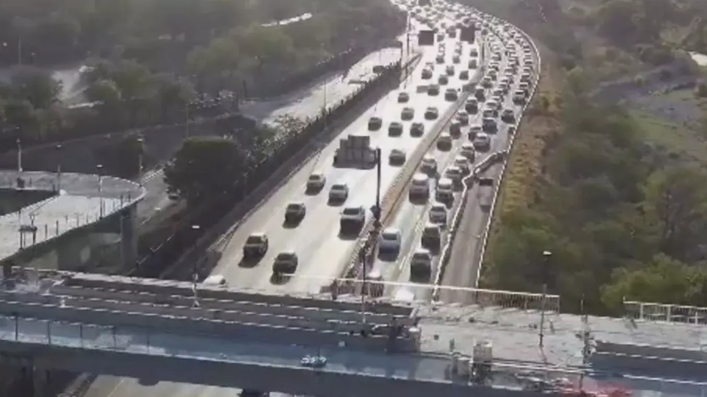 Image - Los Industriales las Obras Del Metro En Nuevo León Causan Caos Vial Pese a Promesas De Samuel De No Cerrar Avenidas; El Cierre En Constitución Colapsa Tráfico En Varias Zonas.