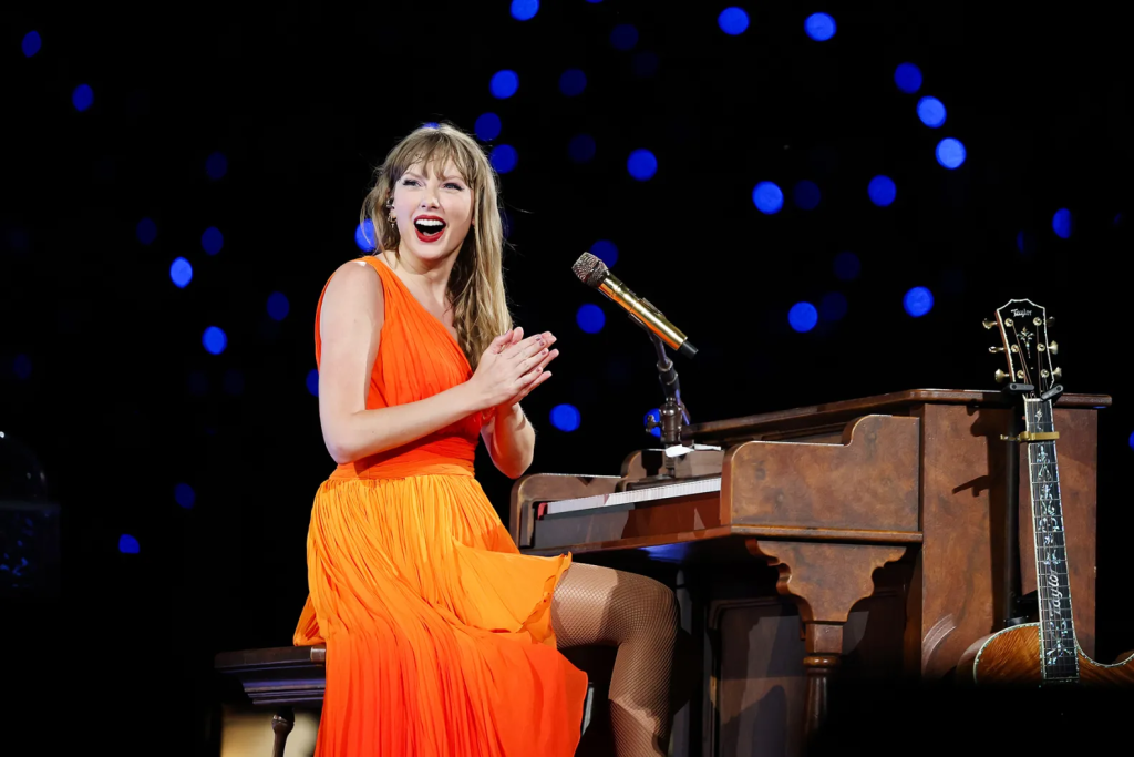 Image - Los Industriales Taylor Swift Anuncia Su Duodécimo álbum ‘the Life of a Showgirl’ Tras El éxito De the Eras Tour Y Su Disco the Tortured Poets Department.