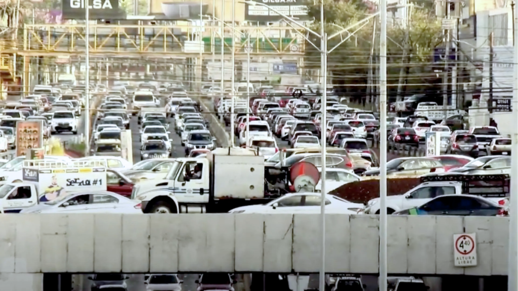 Movilidad-en-nuevo-león-salud-mental-congestionamiento-vial-transporte-público-estrés