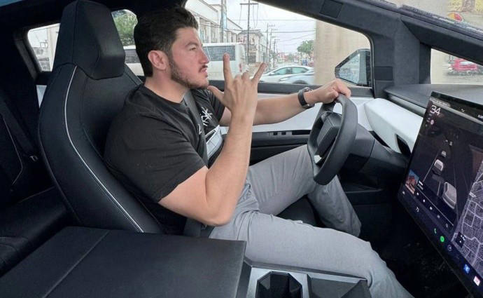 Samuel-garcía-gira-por-asia-tesla-nuevo-león-inversiones - Los Industriales - Los Industriales