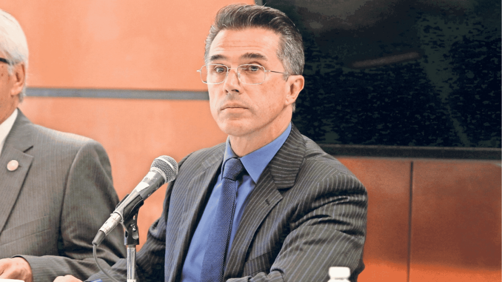Sergio Mayer Deja a Morena - Los Industriales