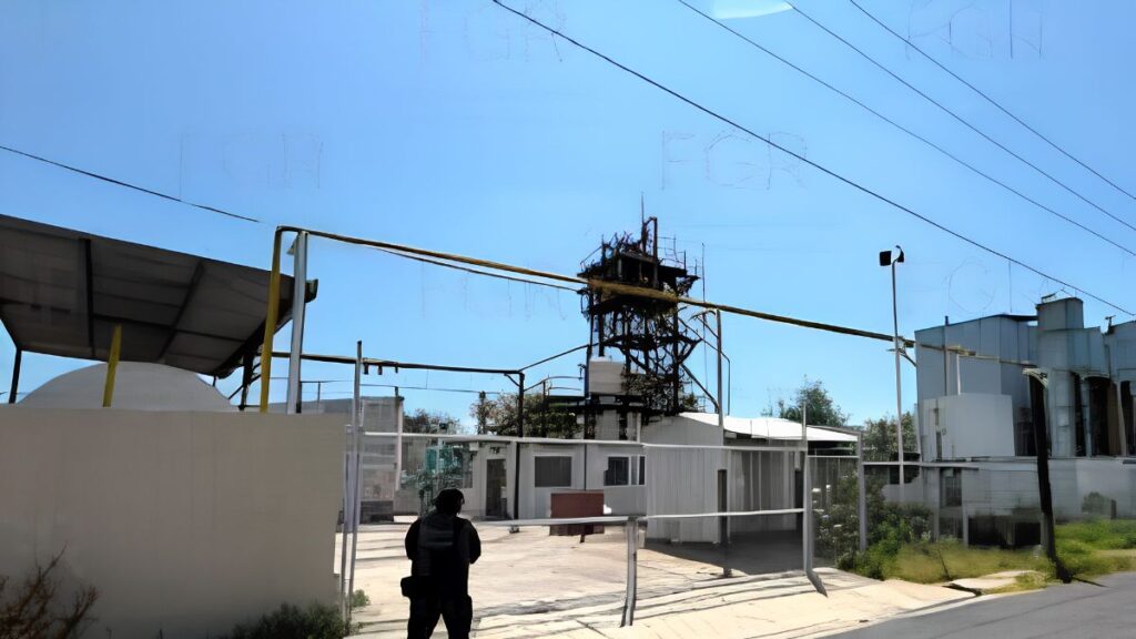 Operativo-contra-el-huachicol - Los Industriales Soldado De La Fgr Frente a Planta De Huachicol - Los Industriales