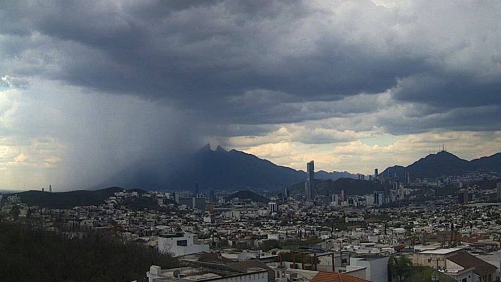Lluvias Y Fuertes Vientos En El Estado - Los Industriales